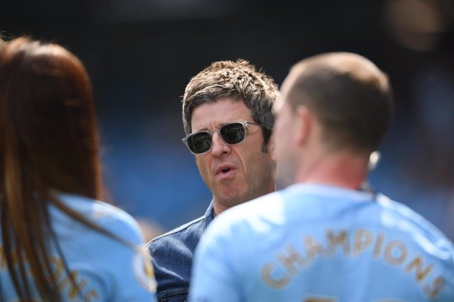 Noel Gallagher celebra el título de liga del Manchester City cantando Wonderwall con los jugadores en el vestuario