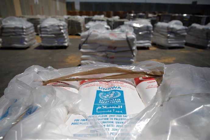 Bolsas con ayuda de la UNRWA