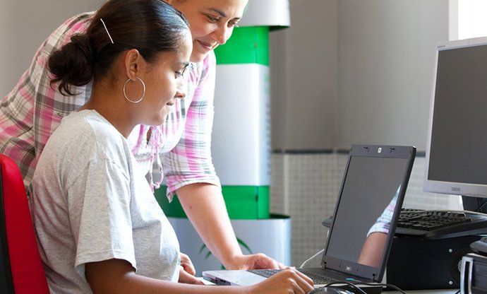 Guadalinfo ofrece 17 talleres para desempleadas sobre habilidades de comunicación y destrezas digitales