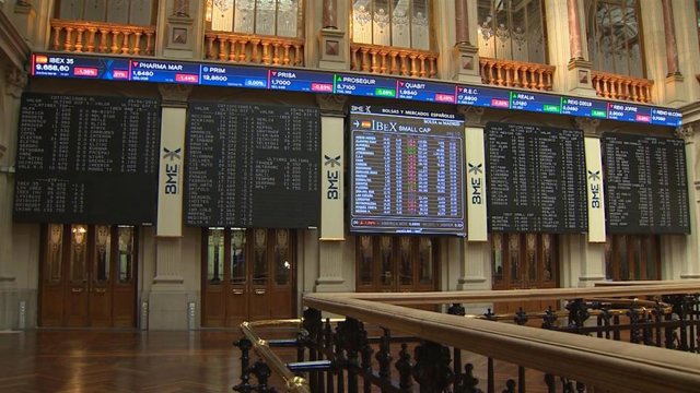 Economía/Bolsa.- El Ibex 35 cae un 0,8% a media sesión por el mal dato de exportaciones de China