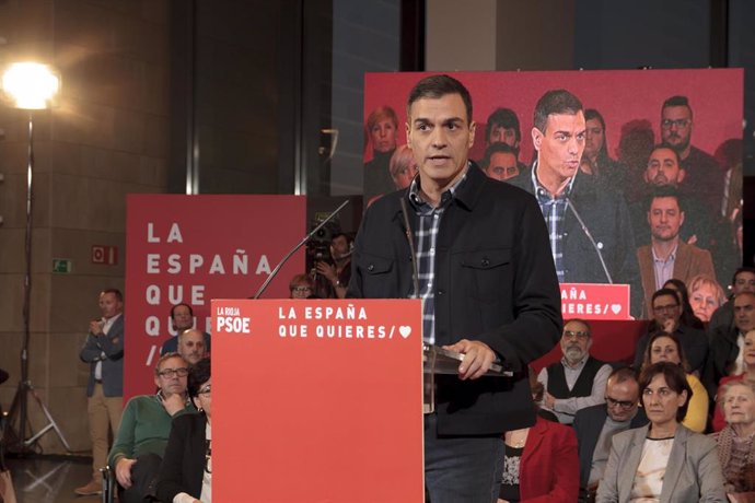 Pedro Sánchez en un acto público de Logroño 