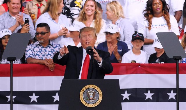 Trump holds rally in Florida