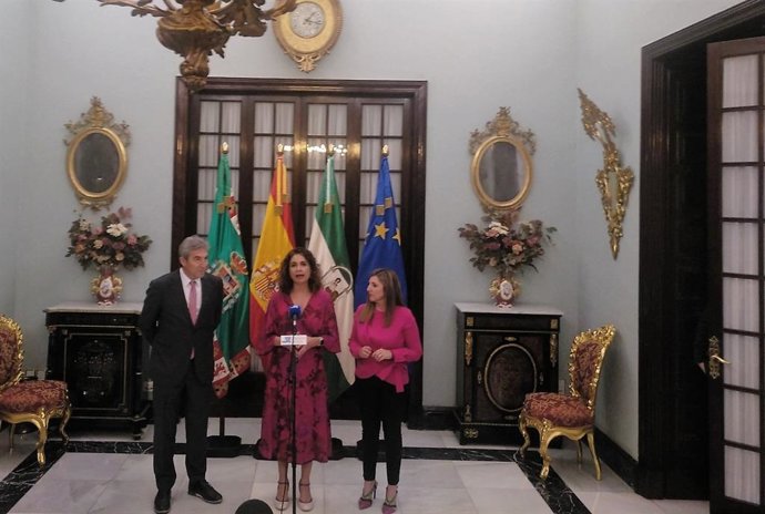 Montero dice que la idea del PSOE es "gobernar en solitario con acuerdos puntuales", aunque se verá después del 26M