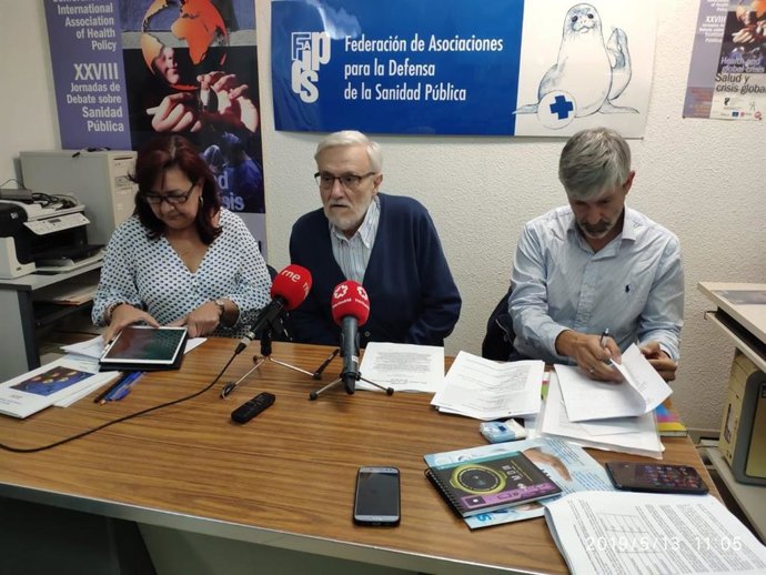 Las camas publicas se han reducido en 793 y la listas de esperas cuentan con 590.000 personas en esta legislatura
