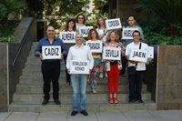 Funcionarios interinos de la Junta presentan 51.600 firmas para pedir una oferta de empleo extraordinaria por concurso