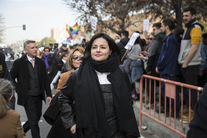 Concentración convocada por colectivos de mujeres bajo el lema '¡Nuestros derechos no se negocian. Ni un paso atrás en igualdad!'. Ante el Parlamento andaluz. 2