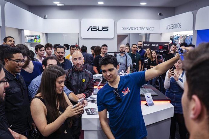 Asus apuesta por la atención y venta presencial con su primera tienda en España en Barcelona