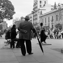 Sevilla.- Espacio Santa Clara acoge la muestra 'La calle revelada', de José Luis Tirado, con fotografías de 2014 a 2019
