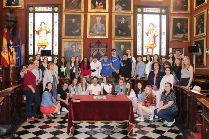 Cort recibe a un grupo de estudiantes de intercambio procedentes de Polonia