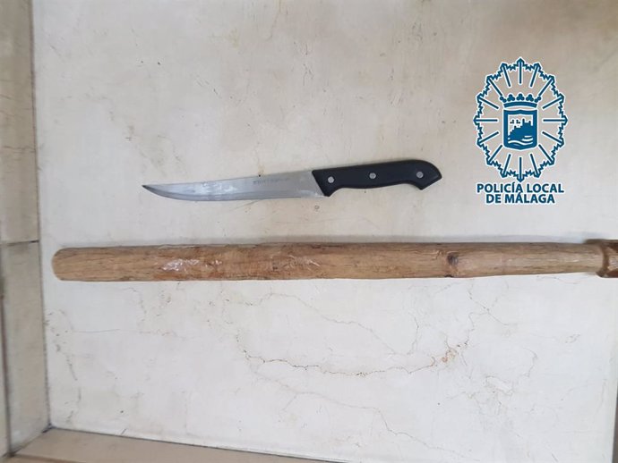 Málaga.-Sucesos.-Detenido el propietario de un bazar por amenazar a niños con un cuchillo y una porra para que se fueran