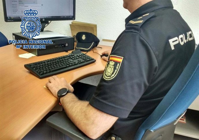 Almería.-Sucesos.- Detienen a un varón acusado de estafar 5.500 euros con alquileres fraudulentos en Internet desde 2015