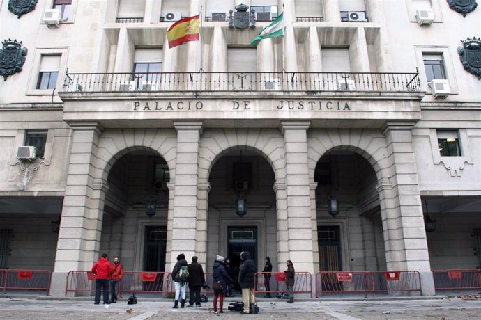 Sevilla.- Tribunales.- Condenado a seis años de cárcel por estafar 75.000 euros en la compra de jamones, quesos y pollos