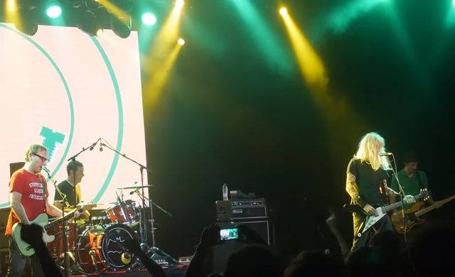 Joaquín de Los Nikis versiona a Metallica con la ayuda de Airbag