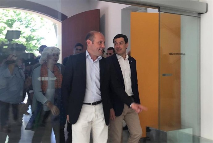 Juanma Moreno dice que con el nuevo hospital de Cádiz "se parte de menos cero" porque "no se ha hecho nada"