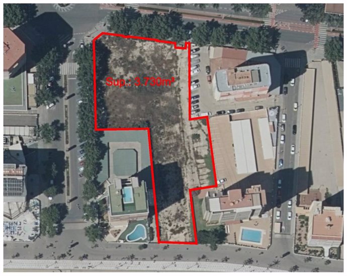 Turismo.- Benidorm habilita un aparcamiento de 3.700 m2 en primera línea de la playa de Levante