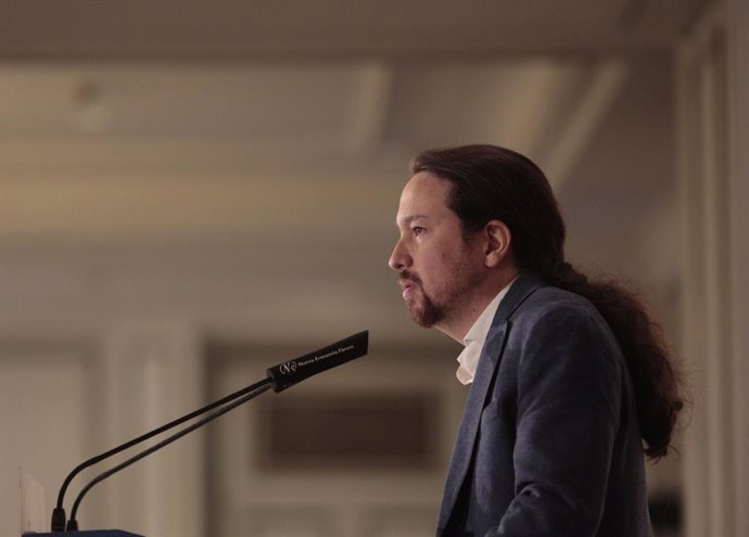 Pablo Iglesias y la candidata de Unidas Podemos IU-Madrid En Pie a la presidencia de la Comunidad de Madrid, Isa Serra, participan en un desayuno informativo