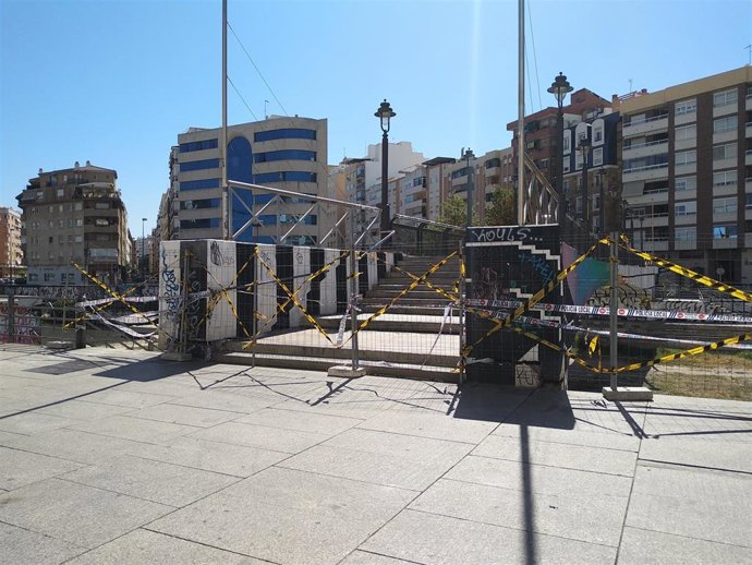 Málaga.- Cierran el puente del CAC tras detectar daños y se está a la espera de la valoración por parte de los técnicos
