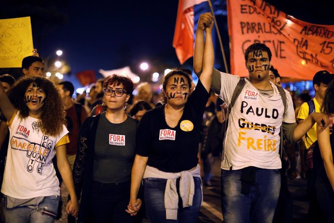 Los científicos brasileños salen a las calles contra Bolsonaro