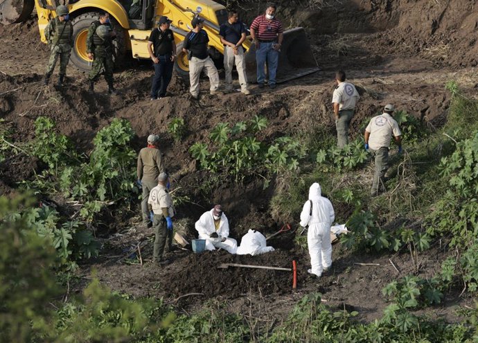 México.- Aparecen 35 cadáveres en tres fosas clandestinas en Jalisco y Guadalajara 