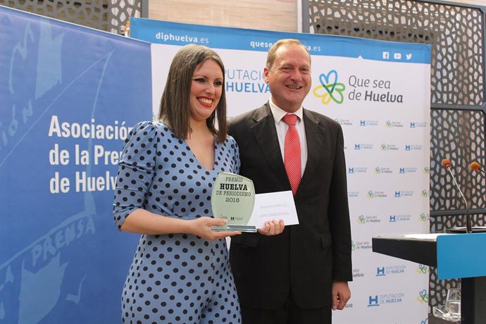Huelva.- La periodista Raquel Rendón recoge el Premio Huelva de Periodismo por su artículo 'Anatomía del Gran Incendio'