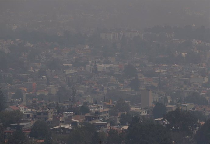 Ciudad de México se pierde en una nube tóxica