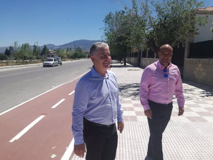 Granada.- La Diputación termina las obras de la travesía de Otura, que incluye un carril bici y peatonal