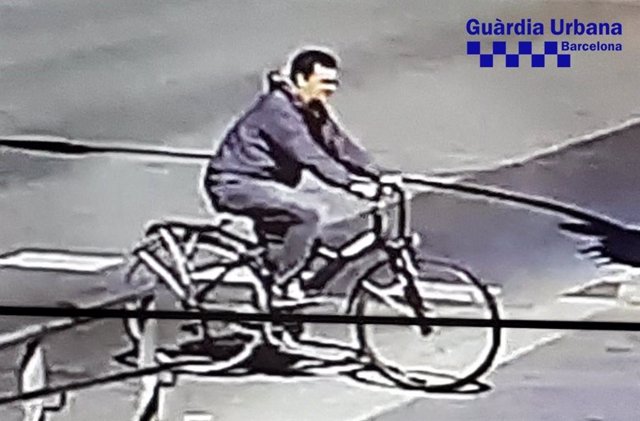 Successos.- Publiquen una nova fotografia del ciclista que va fugir després d'un atropellament greu a Barcelona