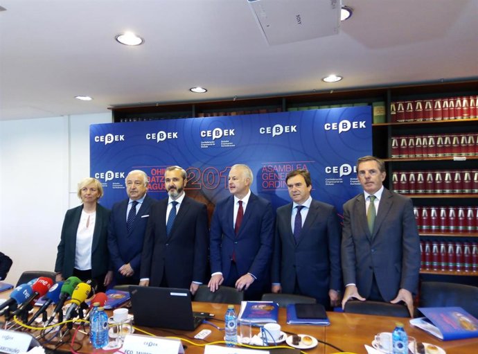 Cebek alerta de que un Gobierno débil puede ralentizar inversiones y contrataciones y reclama gobernabilidad y liderazgo