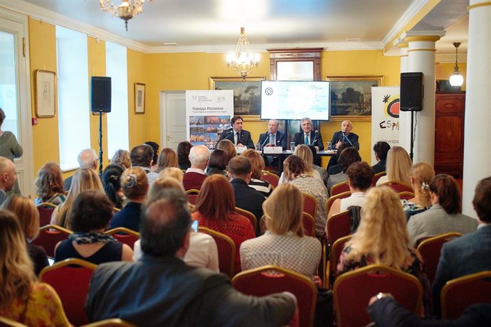 El grupo de ciudades Patrimonio de la Humanidad presenta su oferta turística ante agentes y medios de Moscú