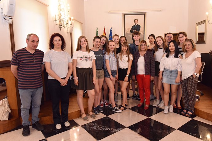 Estudiantes de la ciudad alemana de Eislingen visitan la Diputación de Cáceres para conocer su funcionamiento