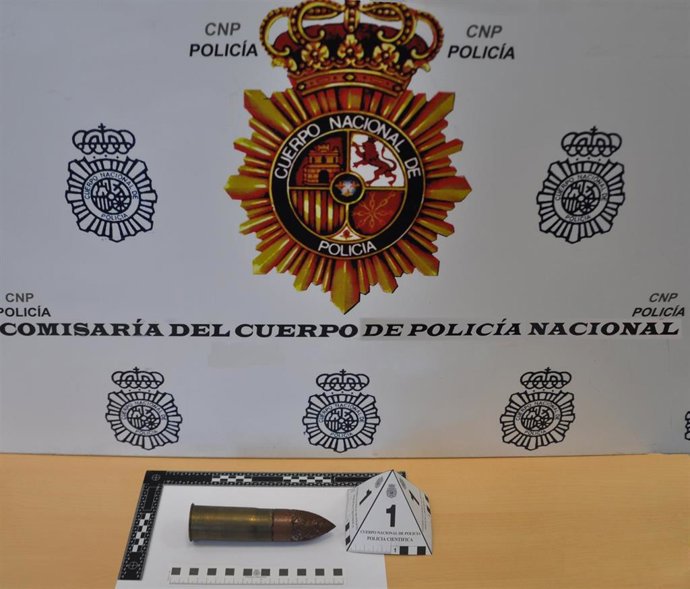 Sevilla.- Sucesos.- Desactivan un proyectil de guerra hallado en una vivienda de Dos Hermanas