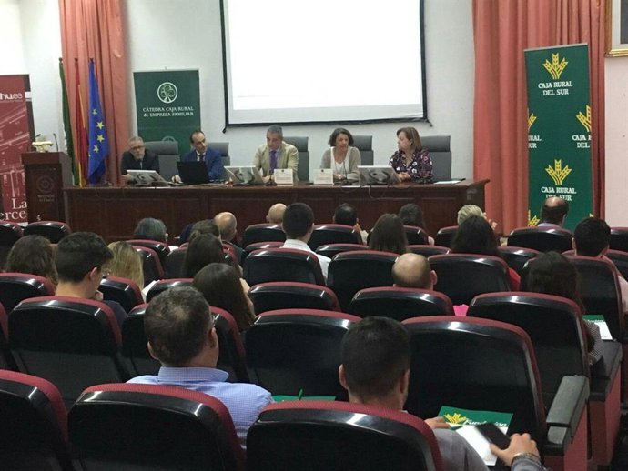 Huelva.- La UHU forma a estudiantes y trabajadores en la gestión de empresas familiares