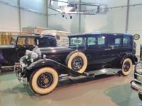 Núñez visita una empresa de Barrax y se encuentra con el Rolls-Royce de Santiago Carrillo