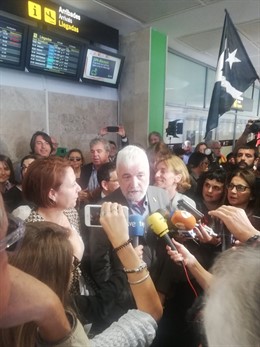 26A.- Matamala Irá Al Senado Para "La Libertad De Los Presos Y La Vuelta De Los Exiliados"