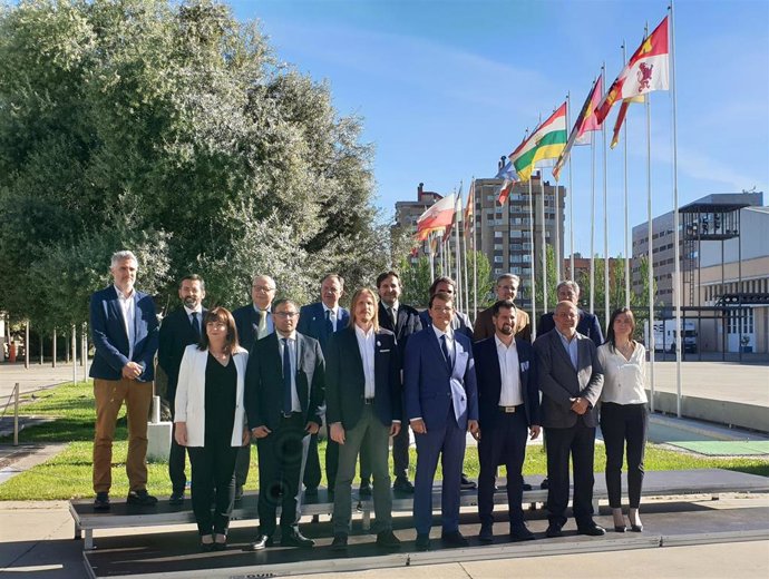 Debate CyL.- Los candidatos viven con tranquilidad y cordialidad la previa del primer debate después de 24 años