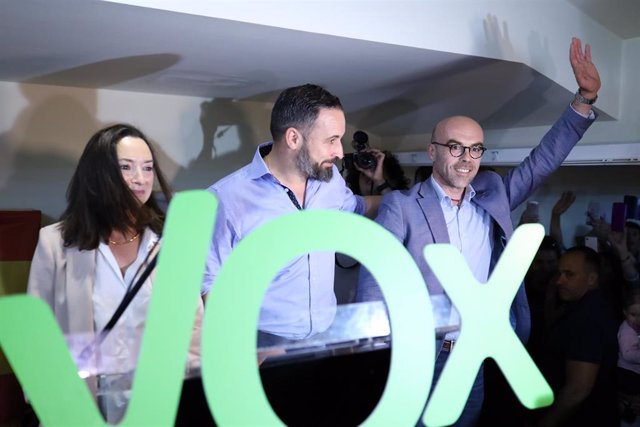 Santiago Abascal celebra un acto de la campaña electoral de Vox en Zaragoza