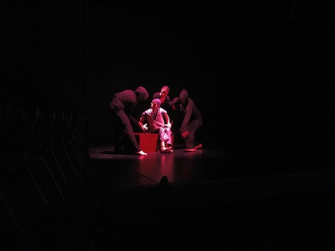 Las agrupaciones 'El Chonchón' y 'Zero en Conducta'; inauguran la XXXV edición de Titirimundi en el teatro Juan Bravo