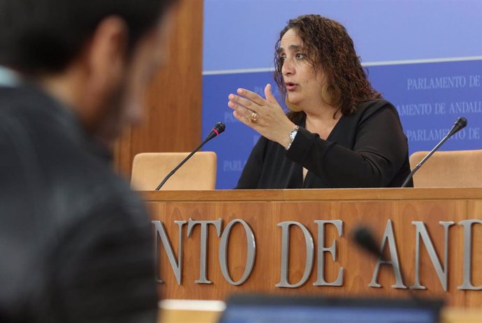 Rueda de prensa de la portavoz adjunta de Adelante Andalucía en el Parlamento, Ángela Aguilera