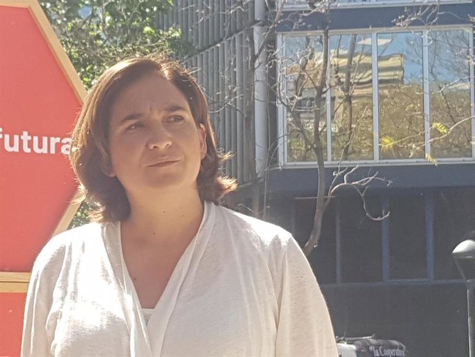 26M.- Colau, En Campaña Con Una Rumba De Nacho Vegas, Andrea Motis, Marinah, Miqui Puig Y Decarmela