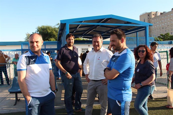 Sevilla.- 26M.- Espadas anuncia una nueva "línea exprés" de Tussam para Bellavista y promete una piscina de verano