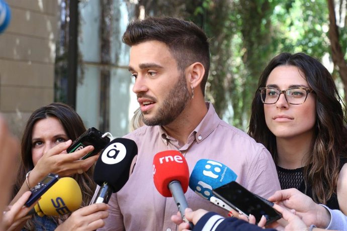 Ferri admite que "no sienta bien que se anuncien decisiones no aprobadas" por anuncio de que Morera presidirá las Corts