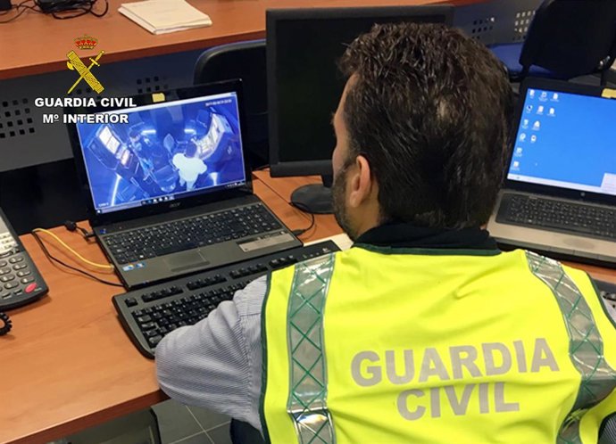 Sucesos.- La Guardia Civil detiene/investiga a dos personas dedicadas a cometer robos y hurtos por el método del abrazo