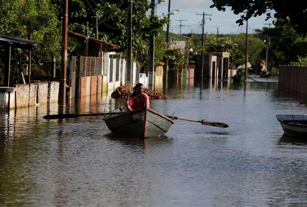 Más De 40 000 Desplazados Por Las Inundaciones En Paraguay