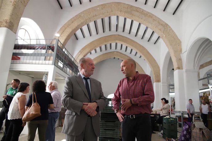 Sevilla.- Villalobos visita Guadalcanal y revisa actuaciones impulsadas con programas de la Diputación