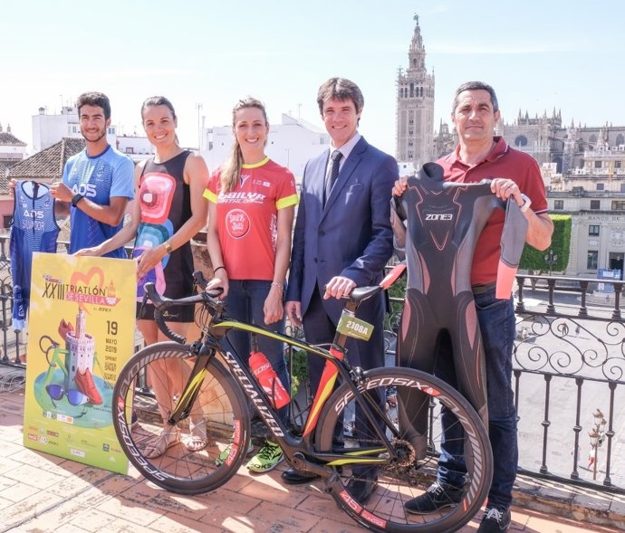 Sevilla.- Casi 2.500 corredores participan este domingo en La Cartuja en el XXIII Triatlón de Sevilla by Zone 3