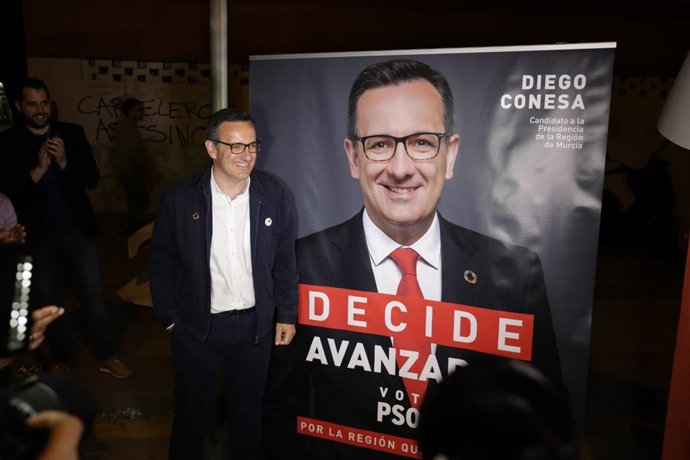 26M.- Conesa (PSOE) advierte que ahora "es el momento de decidir" y después de 28 años "comienza el cambio"