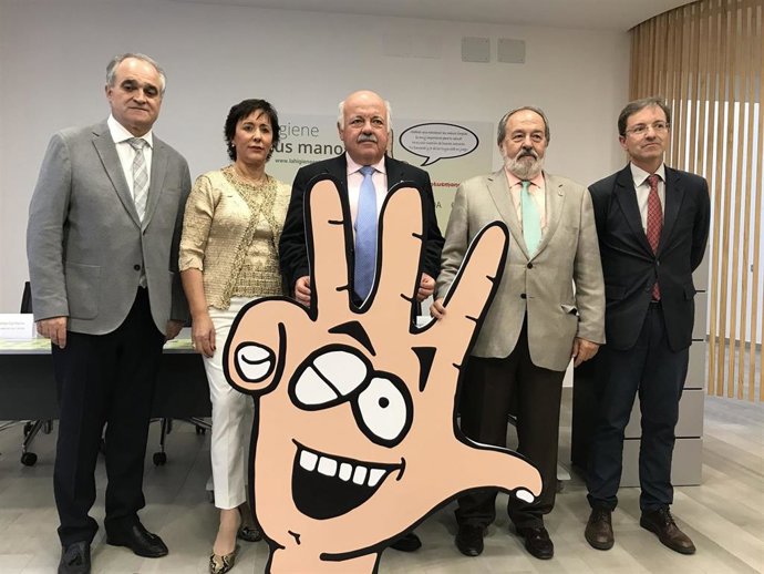 Aguirre dice que "lavarse las manos salva vidas" y rec que bacterias resistentes causan 500 muertes al año en Andalucía