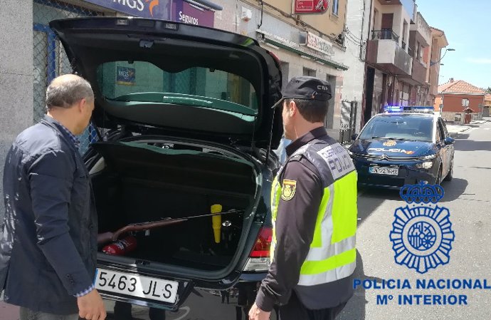 Sucesos.- Detenido un joven en León con una carabina dispuesta para disparar en medio de un brote psicótico