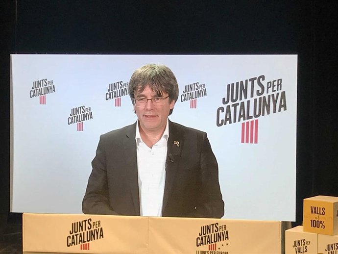 AMP.- 26M.- Puigdemont se querella contra dos miembros de la JEC por excluirle d