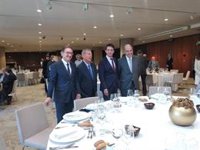 Valls pide responsabilidad para respetar la "tradición" del Parlament y designar a Iceta senador